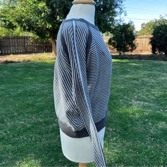 Lululemon Devi Crew Sweater Heathered Dark Grey / Heathered Light Grey | Size 8 - Picture 6 of 12